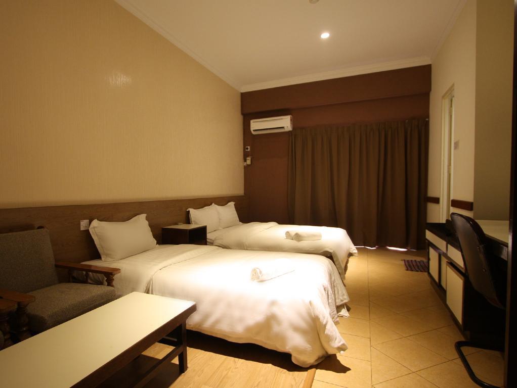 Fata Garden Hotel By Place2Stay كوشنج الغرفة الصورة