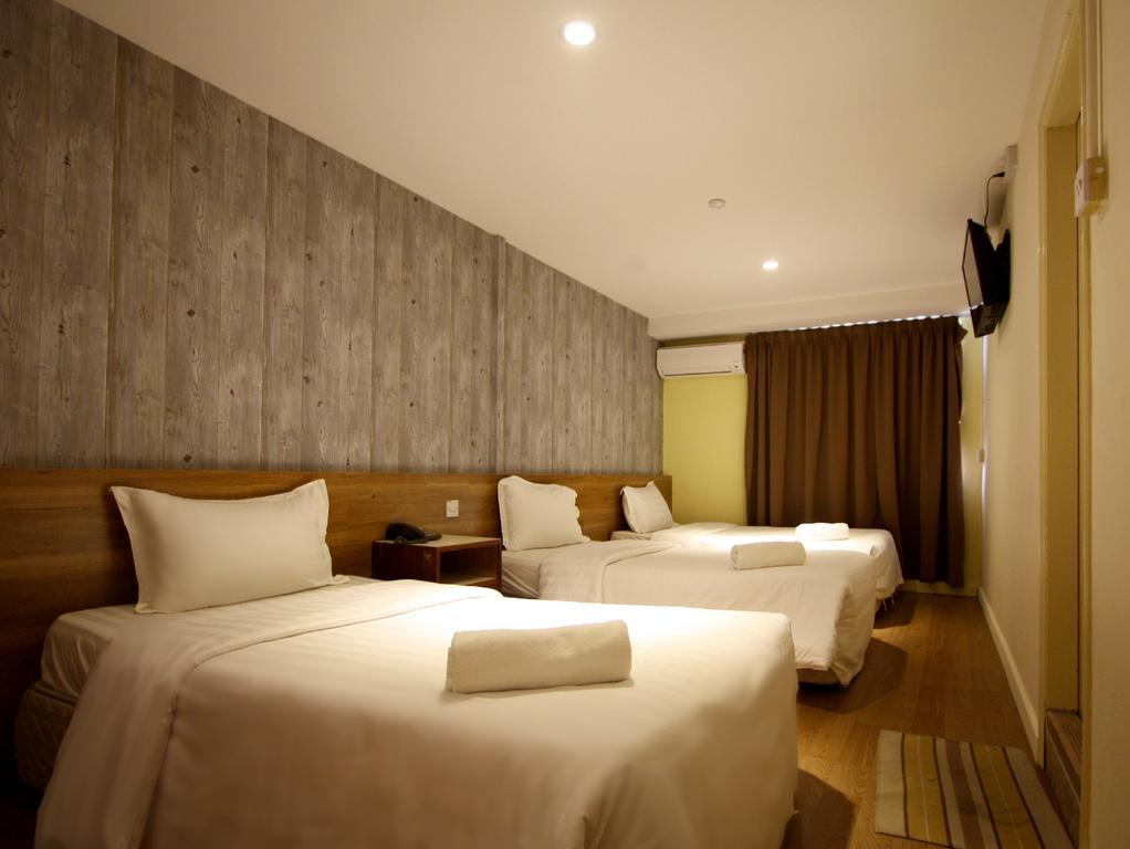 Fata Garden Hotel By Place2Stay كوشنج الغرفة الصورة
