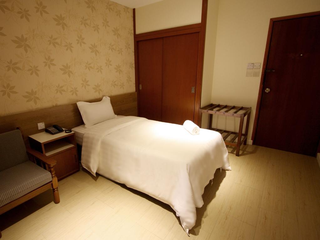 Fata Garden Hotel By Place2Stay كوشنج الغرفة الصورة