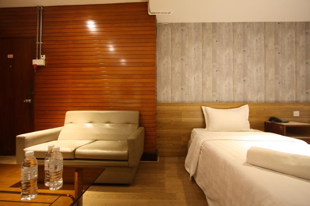 Fata Garden Hotel By Place2Stay كوشنج الغرفة الصورة